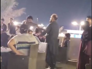 Man beats up son in public after catching him smoking hookah in cafe